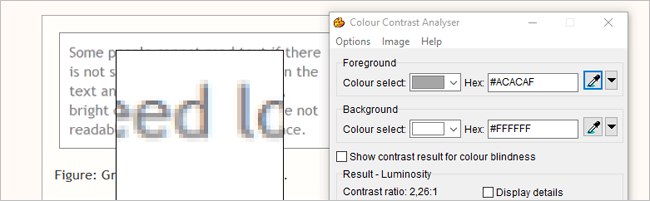 Der Colour Contrast Analyserzeigt bei hellgrauem Text auf weißem Hintergrund ein Kontrastverhältnis von 2,26:1 an.